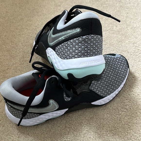 Nike Shoes - Picture 6 of 11